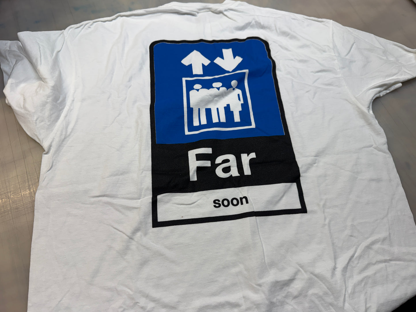 Far (Tee)