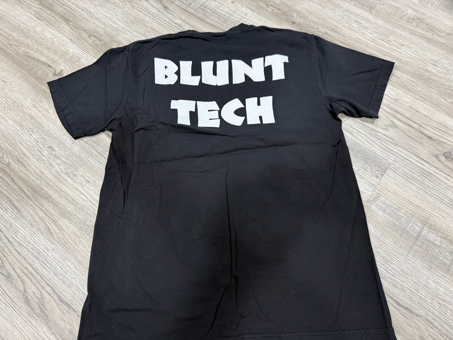 Blunt (Tee)