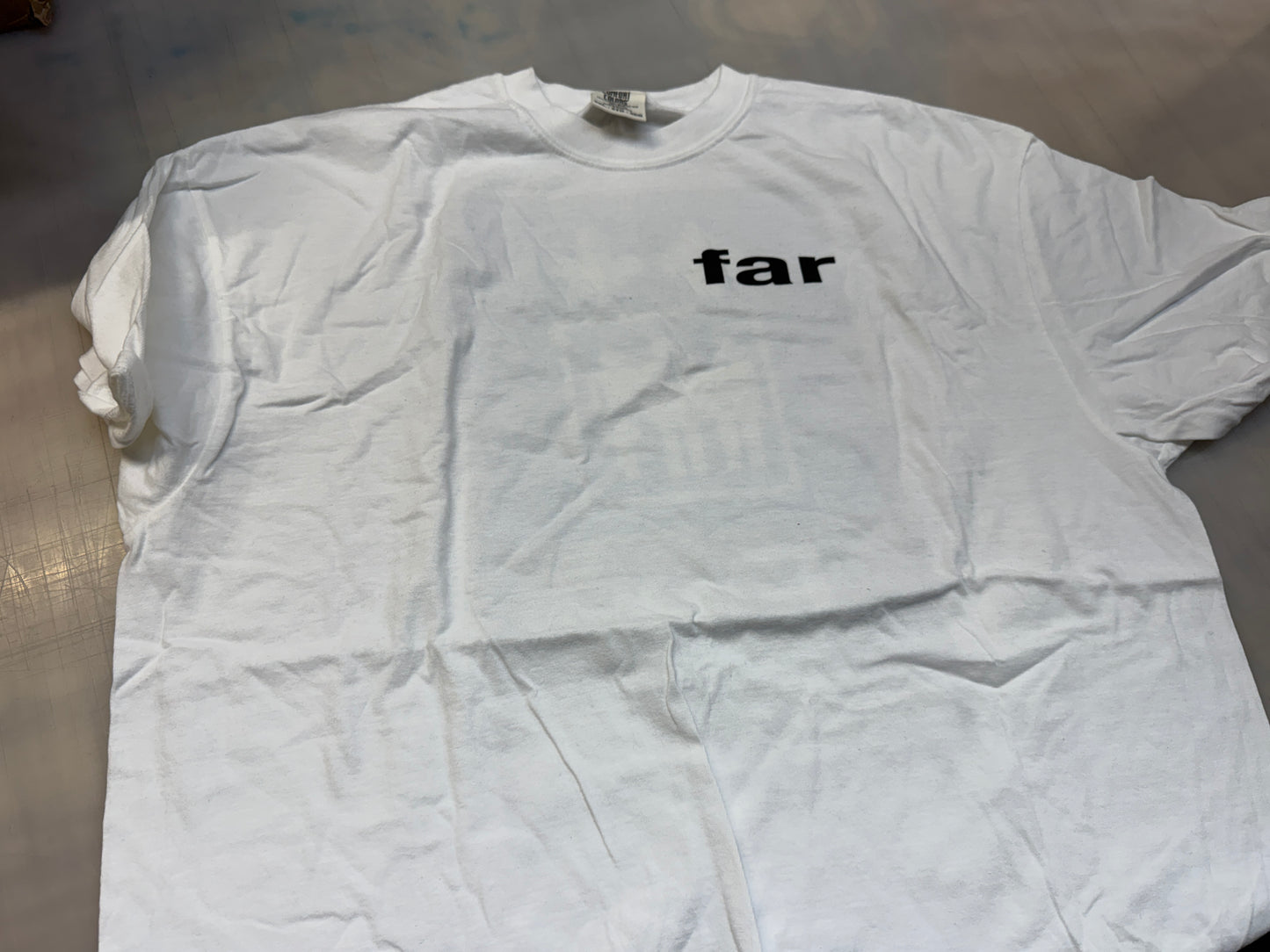 Far (Tee)